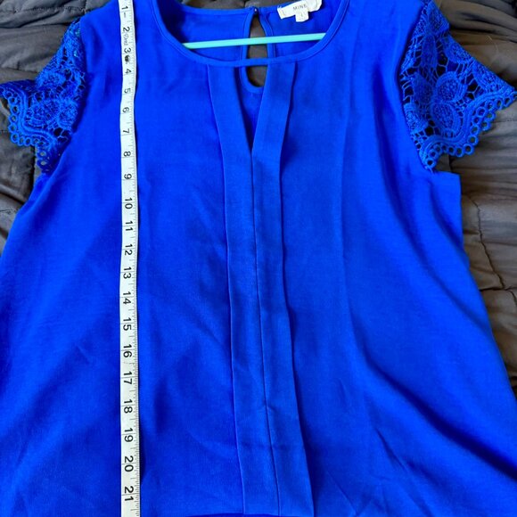 NWOT Mine brand cobalt blue blouse w/ lace cap sleeves, women's size large - Picture 6 of 8